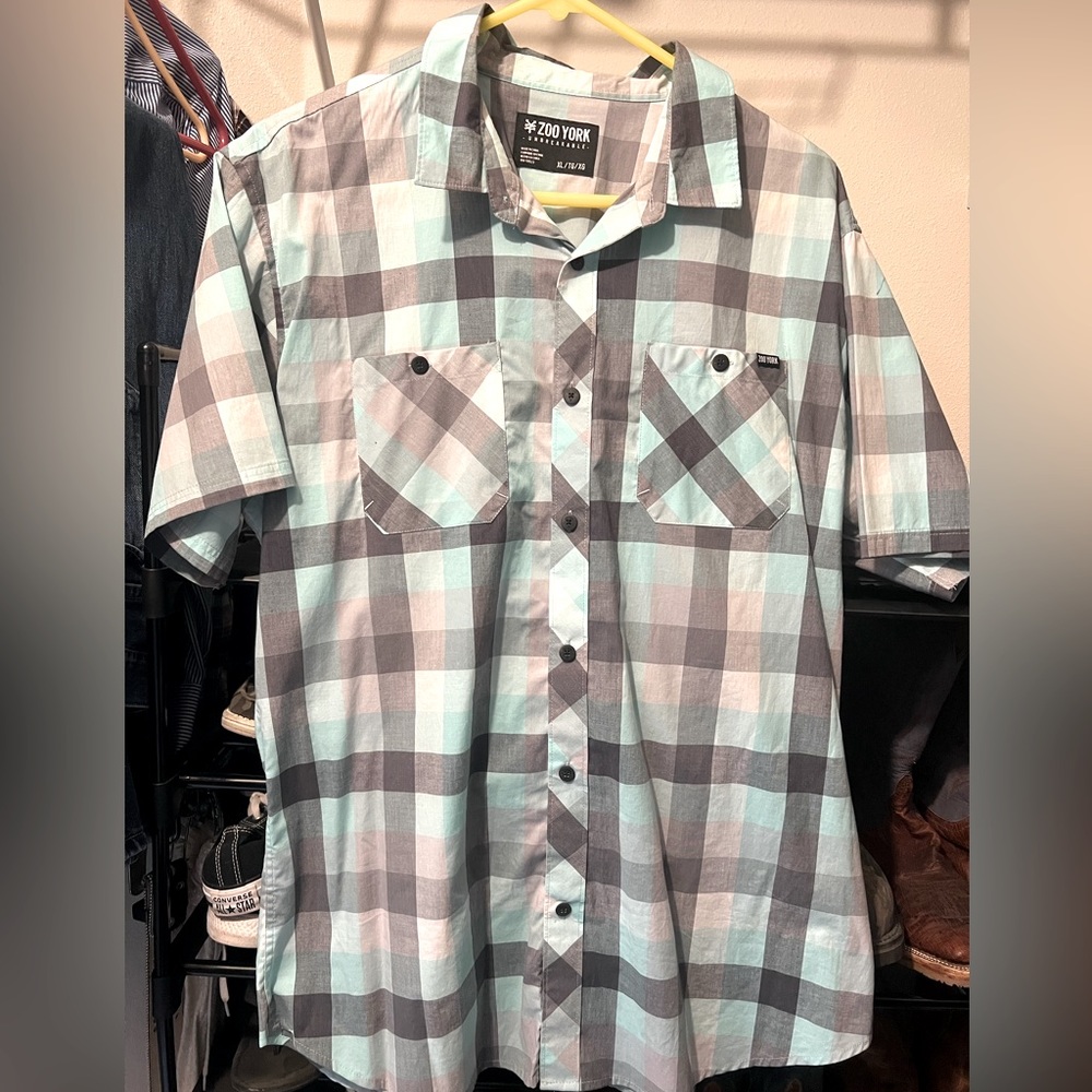 Men’s Button down Zoo York never worn shirt